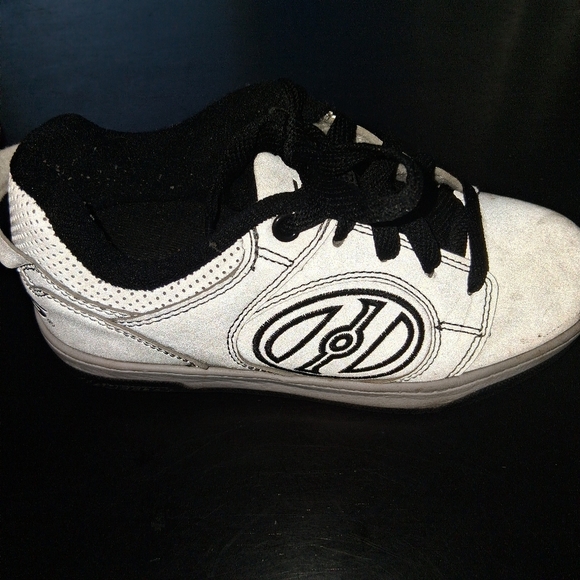 Heelys Silver Pop Out Skates/ Sneakers  Youth 2 - Picture 3 of 9